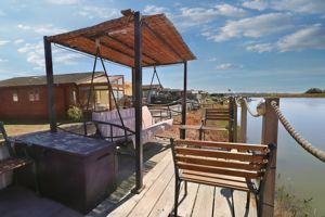 Riverside Flag Hill - click for photo gallery